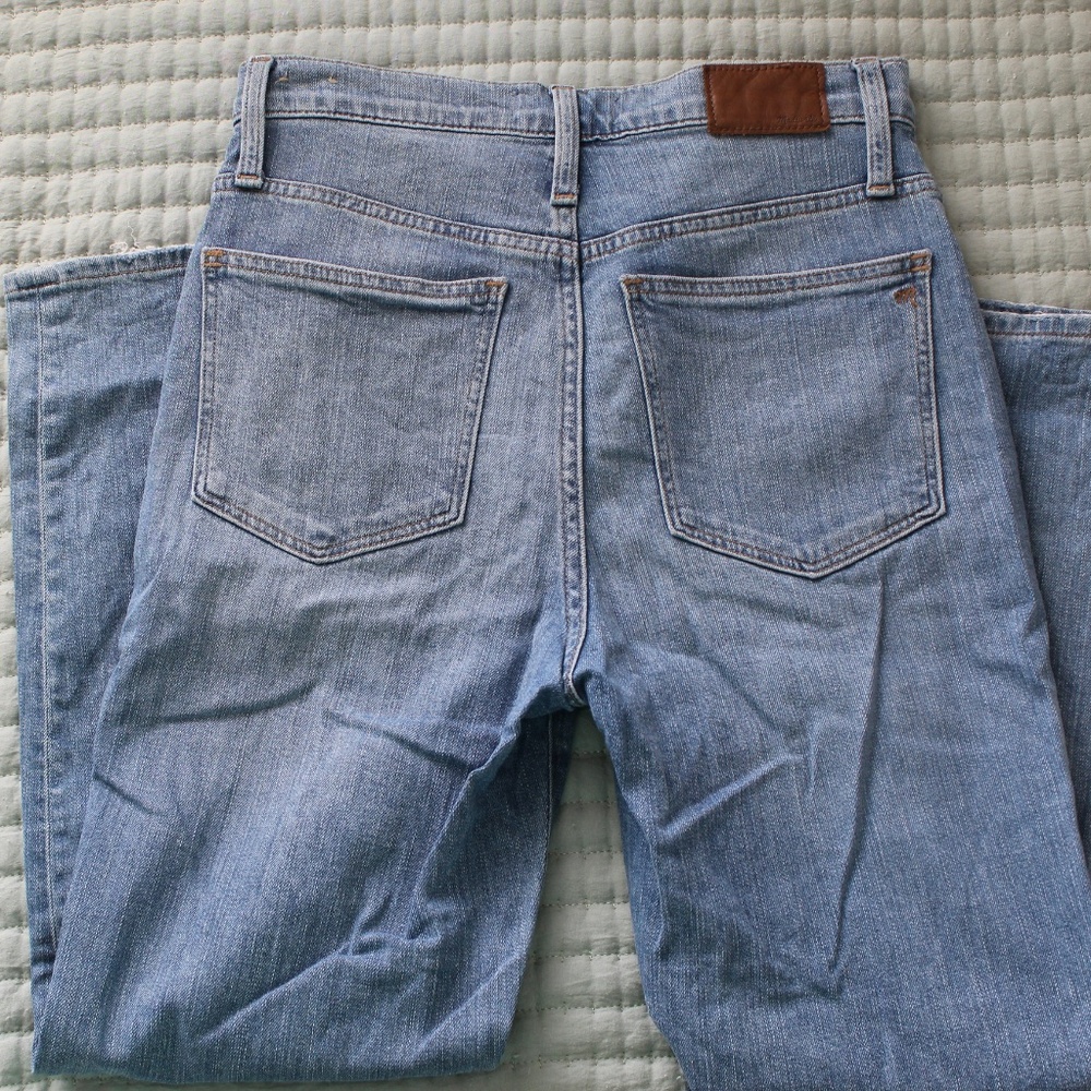 Light Wash Slightly Distressed High-Rise Calssic Straight Jeans - Picture 5 of 9